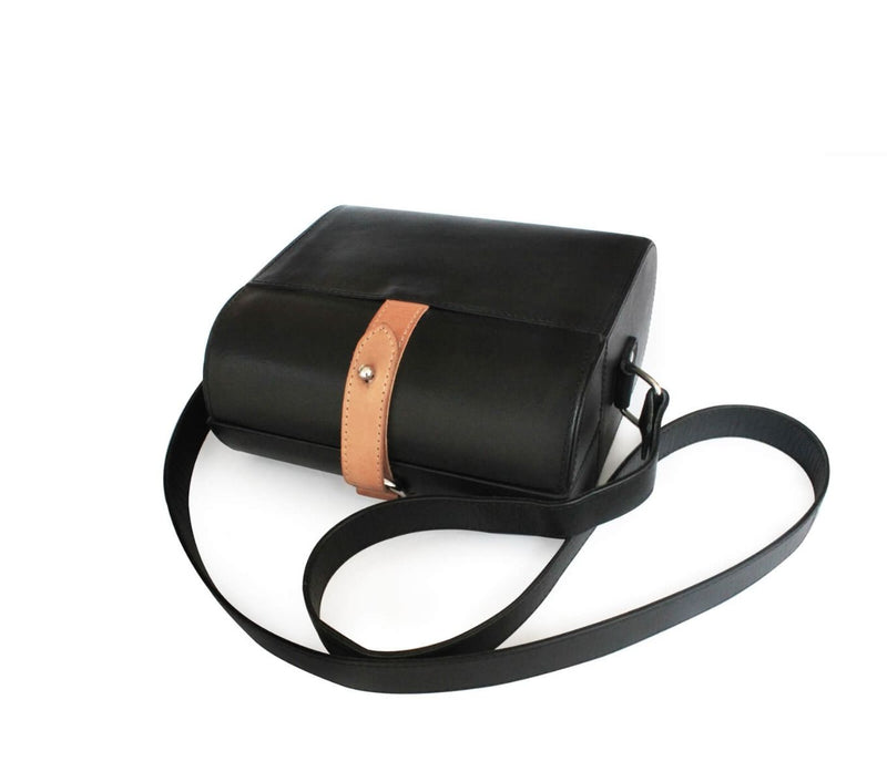 CAPSULE SLING BAG