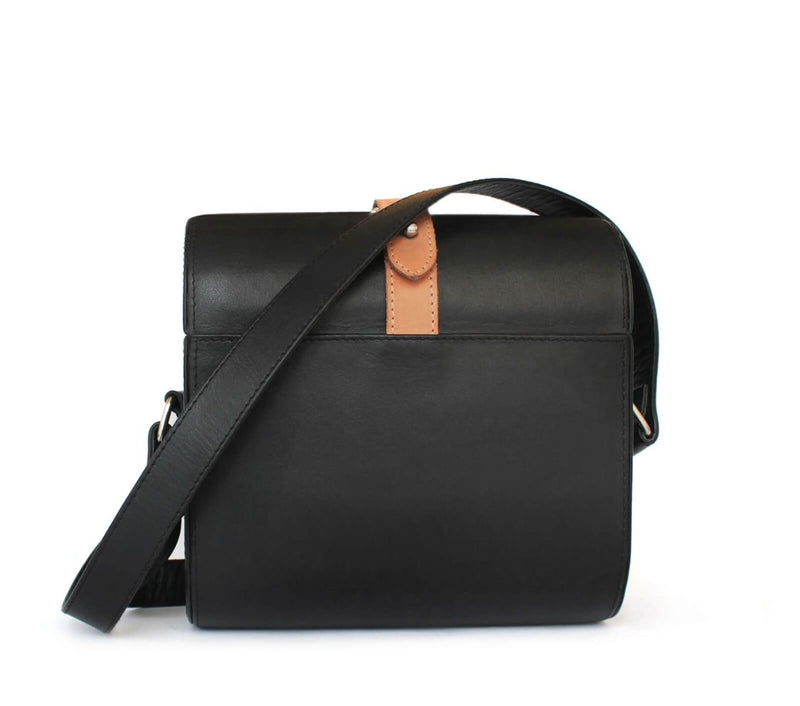 CAPSULE SLING BAG